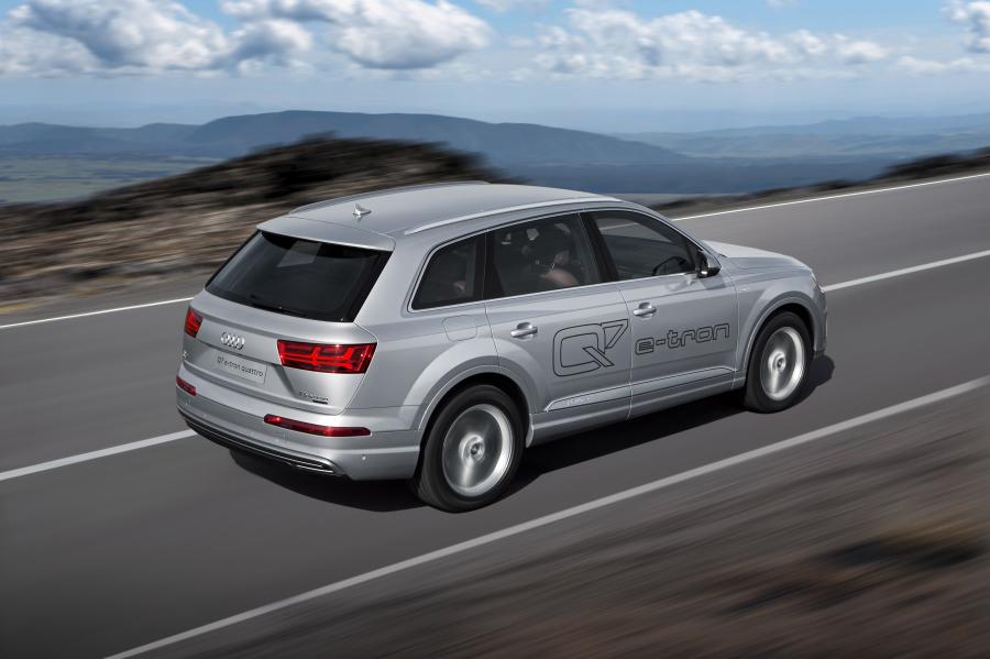  Audi Q7 e-tron TFSI Quattro (4M) 2015 года  (WW) (фото 15 из 22)